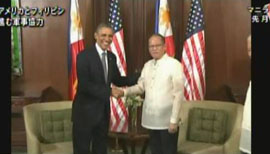 140514　米比防衛力強化協力協定を締結し握手するアキノ大統領とオバマ大統領（NHK).jpg