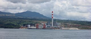 マリベレス石炭火力発電所　海側から見た全景 (320x137).jpg